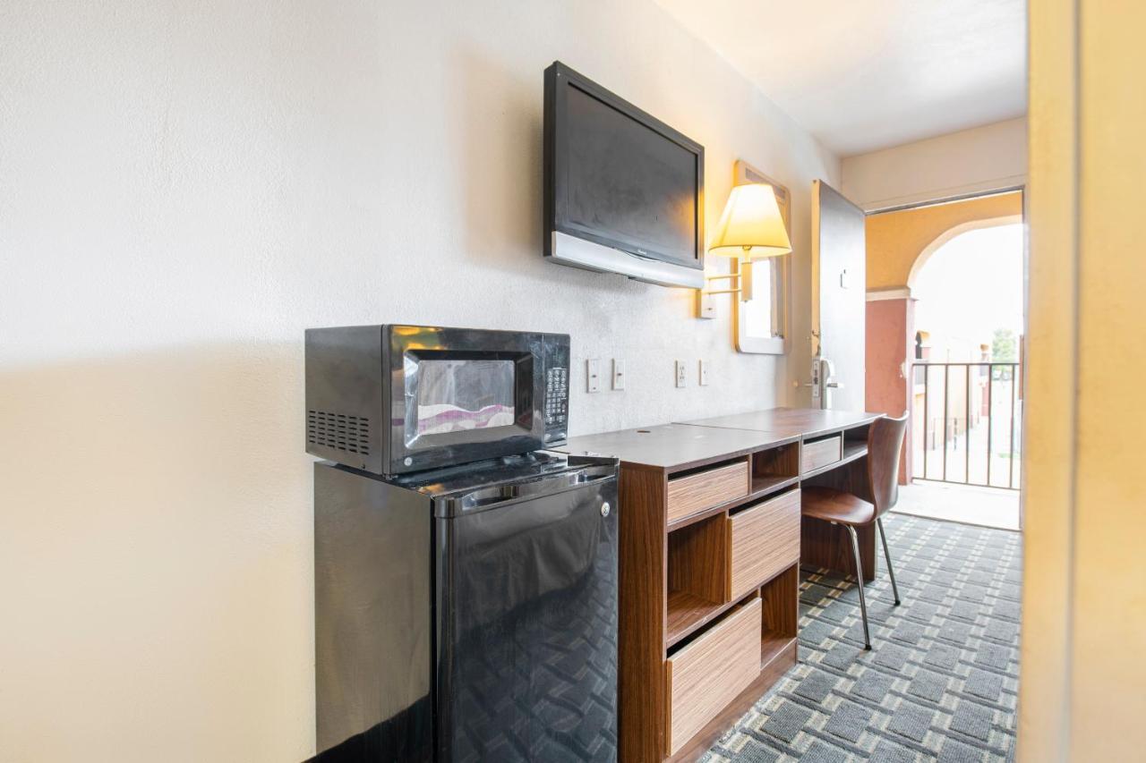 Oyo Hotel Tulsa Ok I-44/Route 66 ภายนอก รูปภาพ